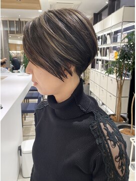 ステアケース 武蔵小杉店(stair:case) 大人くびれショート/白髪ぼかし/30代40代50代【武蔵小杉店】