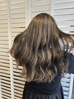 ムルチュラカメアリ(muruchura KAMEARI)&nbsp;夏さきどり小顔ロングハイライトレイヤー