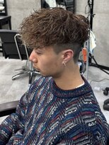 イーラ(era) スペインカール茶髪メッシュ前下がりマッシュ