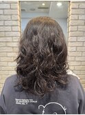大人の余裕をまとうウェーブスタイル