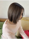 オリーブベージュ