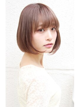 レウナ 外苑前(Reuna) 大人可愛くニュアンス毛先ワンカールボブ　アッシュグレイ