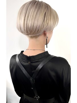 レーベル(LABEL) wカラー×ホワイトベージュ刈り上げマルミショート