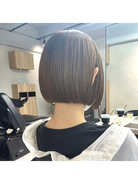 エル 北千住(elu) ミニボブ_ カーキグレージュマッシュショート