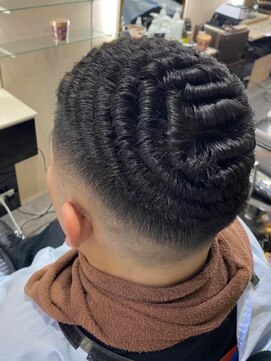 ディスイズバーバーセカンド(THIS IS BARBER 2nd) パンチパーマ フェードカット 濡れパン