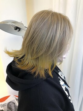 ハイブ 金沢(Hive) ブリーチハイトーンカラーショートボブツヤ髪スタイル髪質改善