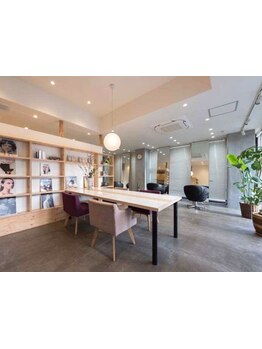 丁寧な接客と居心地のいい空間が魅力♪経験豊富なスタイリストが1人ひとりのお悩みに寄り添います☆