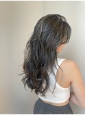 筋感のある細めハイライト外国人風オフィスで浮かないハイライト