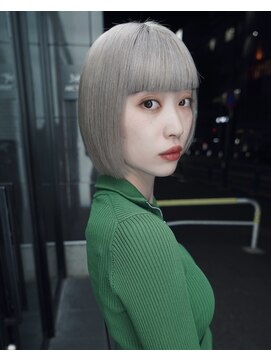 ピークアブー 原宿ハラカド(PEEK-A-BOO) ハイトーンボブ　切りっぱなしボブ　ホワイトヘア　シルバーヘア