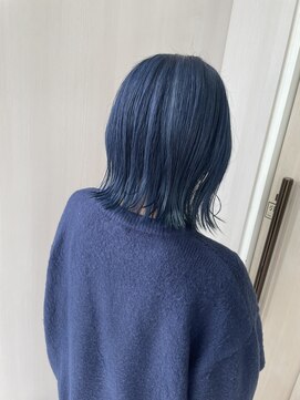 コレロ ヘアー(KORERO hair) ブルー×切りっぱなし