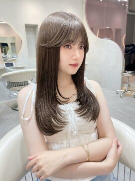 グロー 大宮(GLROW) 顔まわりカット レイヤー オリーブベージュ 透明感カラー