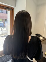 カレンアンドエクラート 大宮(KAREN&ECLART)&nbsp;後光差す自然な暗髪スタイル