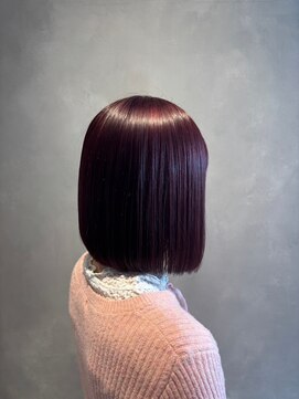 エスケープ トゥ ボナ(ESCAPE to bona.) 思わず二度見するようなウル艶髪 ミディアムボブ バイオレット