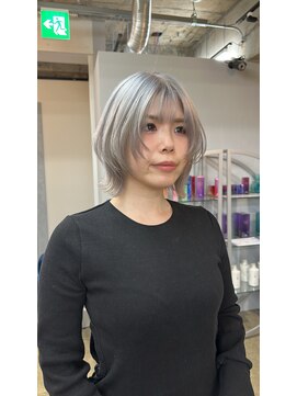 リラクオーレ 三宮 元町(LIRA CUORE) ホワイトシルバー