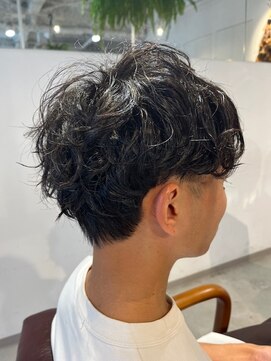 リベラ 鳩ヶ谷(LIBERA) ツイストスパイラル/波巻パーマ/くるくるパーマ/ツーブロパーマ