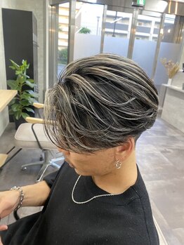 エピ(epi)の写真/【メンズ特化在籍】ホワイトメッシュもパーマもお任せ。色気も清潔感も叶える、ワンランク上の男性へ。