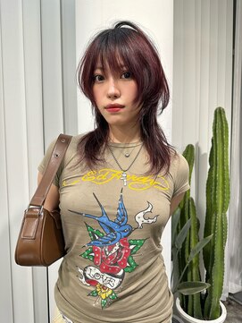 ジーナ(XENA) ワインレッドにくびれるハッシュカット