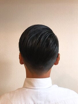 ダアッカ(da acca) 暗髪アッシュでビジネス束感×七三ショート