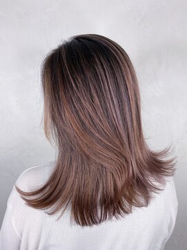 ジゼル(gisele) ピンクベージュバレイヤージュ