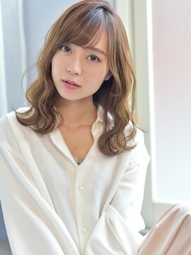 イリーブ(elieve) 透明感カールで大人可愛いスタイルへ