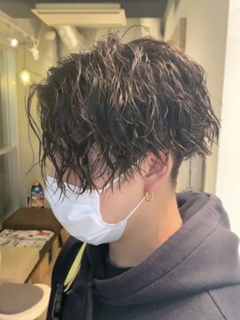 フィフス トウキョウ (fifth TOKYO) センターパートツイストスパイラルパーマ刈り上げツイストパーマ