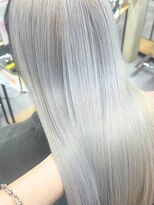 リア(riah)&nbsp;外国人風/ブリーチカラー/ホワイトアッシュ/ロング/ストレート