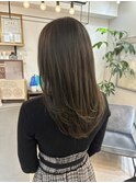 レイヤーカット　オリーブカラー　ロングレイヤー　透明感カラー