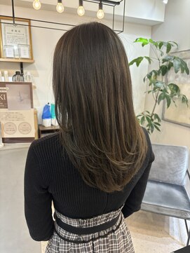 ジエクト ヴィシア(The Ect VIXIA) レイヤーカット　オリーブカラー　ロングレイヤー　透明感カラー