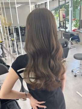 アルドーレフィエロ シンサイバシ(Ardore fiero shinsaibashi) カーキベージュ/アッシュベージュ/ブリーチなし【小山田繭】