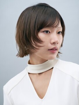 ラミ(L'ami) レイヤーカットでつくるモードっぽさのあるボブウルフ