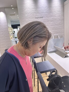 ステア ケース(stair case) 白髪活かし マダムボブスタイル