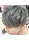 ホワイトブロンド ショートセンターパート サーフフェザー　越谷