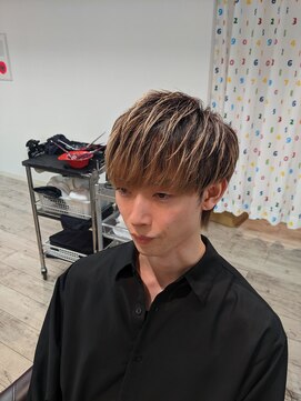 コワファーストナガサキシャンプーボーイ(COIFF1RST NAGASAKI SHAMPOO BOY) ワンブリーチ×ミルクティーベージュ