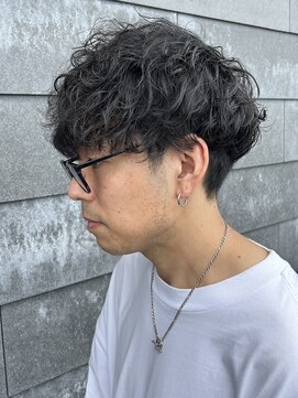 ヒュイル バイ ニアウ(Hwyl by Niau) メンズマッシュツーブロックシャドウパーマニュアンスパーマ眉毛