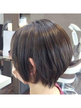 エノモト(ENOMOTO) 大人可愛い立体感奥行きショート×透明感オリーブグリーン×小顔