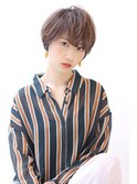 ことりベージュネイビーカラー毛先パーマ小顔ワンサイドショート