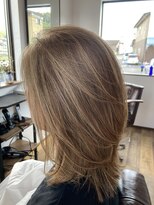 ポラッカ(Polacca)&nbsp;ハイライトと白髪ぼかしでくすみプラチナカラー