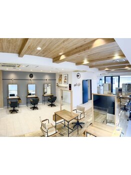 あなただけのリラックスタイムを◇広々とした開放感のある店内でゆったりとした時間をお過ごしください◎