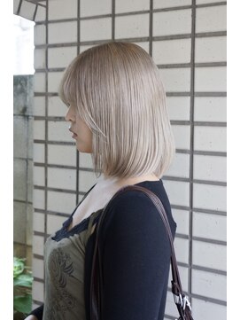 ホープ 渋谷(HOPE) 肌に馴染むホワイトシルバー