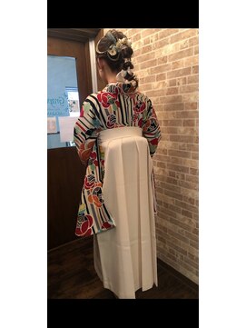 ミッケ バイ ミラーズ(Mikke by Miroirs) 卒業式ヘアースタイル