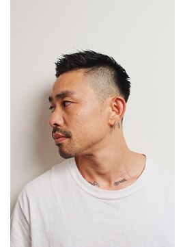 メリケンバーバーショップ フクオカ(MERICAN BARBERSHOP FUK) サイドパートショートセミウェットワイルドツーブロックテクノ24