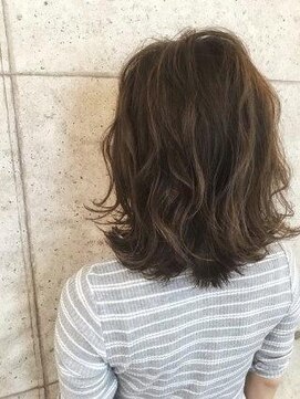 テトラ バイ ネオリーブ 横浜西口店(tetra by neolive) たっぷりハイライトで抜け感グレージュカラー☆