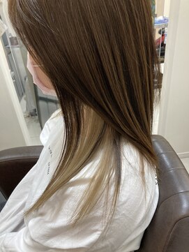 アールモンドヘア新世界 インナーカラーミルクティベージュ