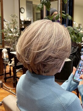 ビュートリアム 梅田(BEAUTRIUM) 白髪ぼかし/ショートボブ/ハイライト/グレーカラー/茶屋町/梅田