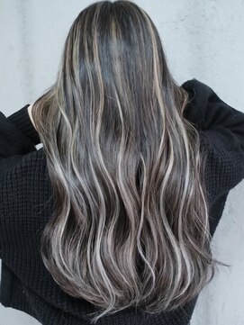 マリアナ(Mariana) ハイライトショートヘアレイヤーカットダブルカラー