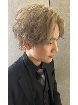 ニアウ 太田店(Niau)&nbsp;センターパートウルフニュアンスパーマブロンドホワイトベージュ