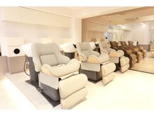 フルフラットのシャンプー台で癒しの時間♪   [新宿駅/新宿三丁目/髪質改善/ウルトワ/学割U24/縮毛矯正］