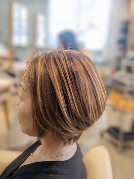 アンティコ(antico) 前下がりショートボブ