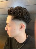スパイラルパーマ フェードカット アップバング メンズパーマ