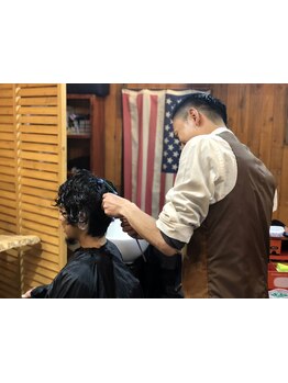 【平日22時まで営業】マンツーマン施術で一人一人に向き合う.こだわりの詰まった店内で過ごす贅沢な時間を.